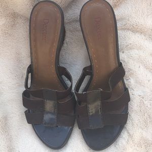 🌹2/$20🌹 Brown three strap wedge dexter sandals size 9